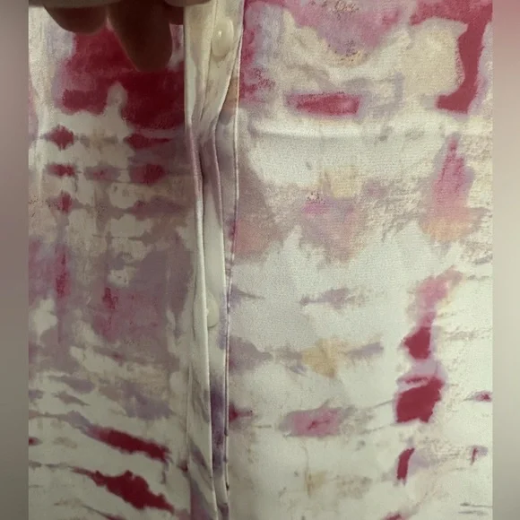 NYDJ Sleeveless Pintuck Blouse in Carnelian V Neck Button Front Size Medium NWT - Picture 6 of 8